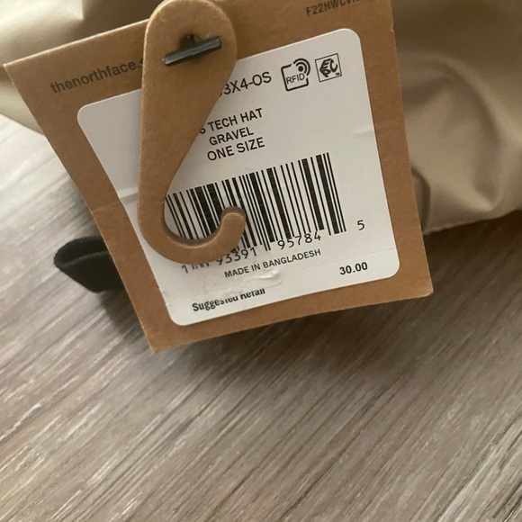 The North Face Gravel Tech Hat and DSG sock bundle - Picture 2 of 2